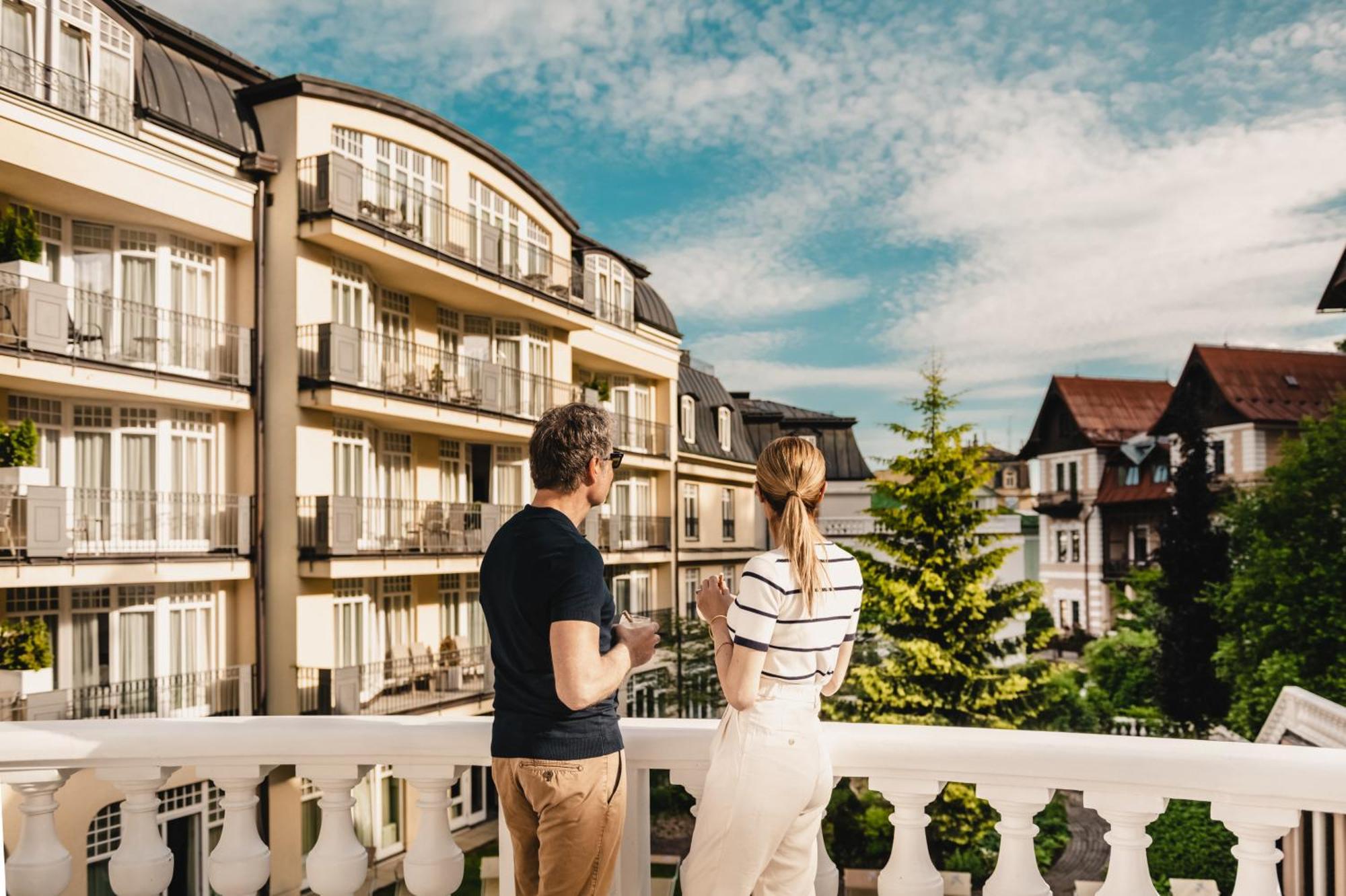 Falkensteiner Spa Resort Marianske Lazne Exterior photo The view from the balcony of the hotel