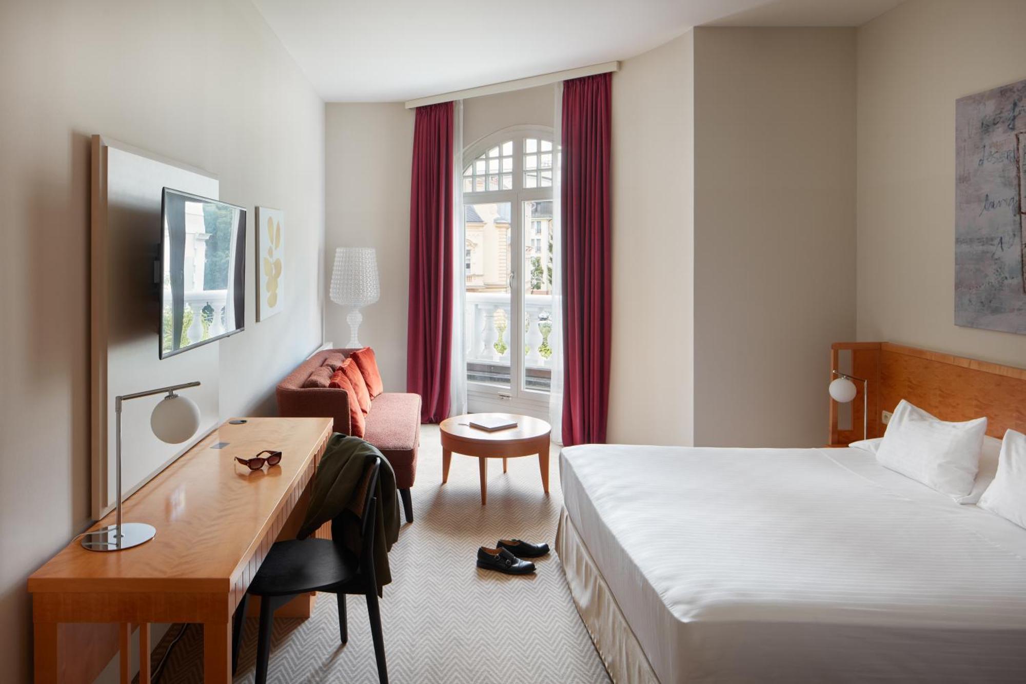 Falkensteiner Spa Resort Marianske Lazne Exterior photo A room at the hotel