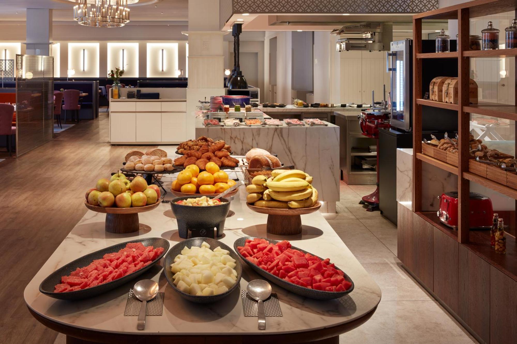 Falkensteiner Spa Resort Marianske Lazne Exterior photo The buffet at the lounge