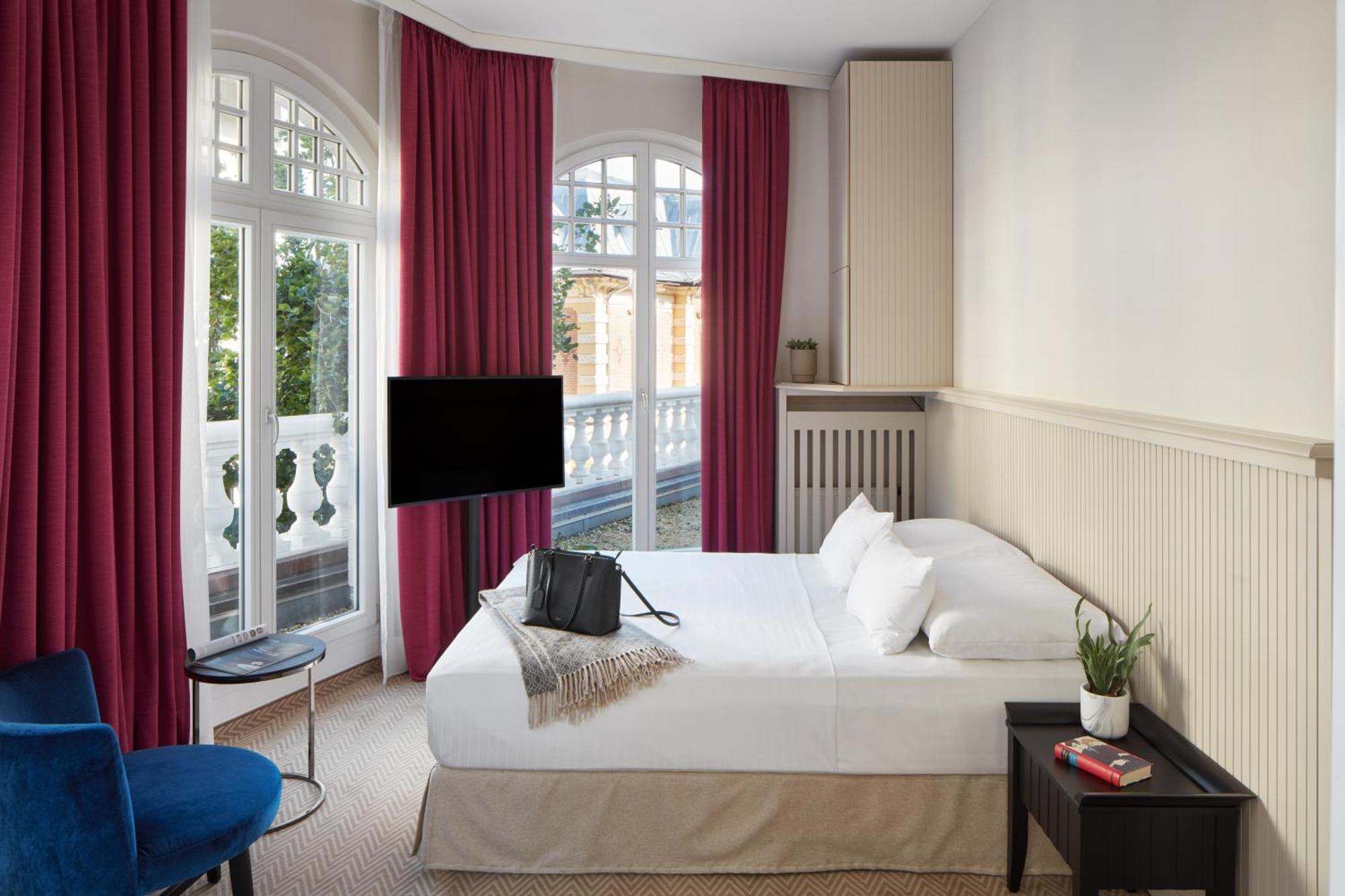 Falkensteiner Spa Resort Marianske Lazne Room photo A room at the Hotel Axelmannstein
