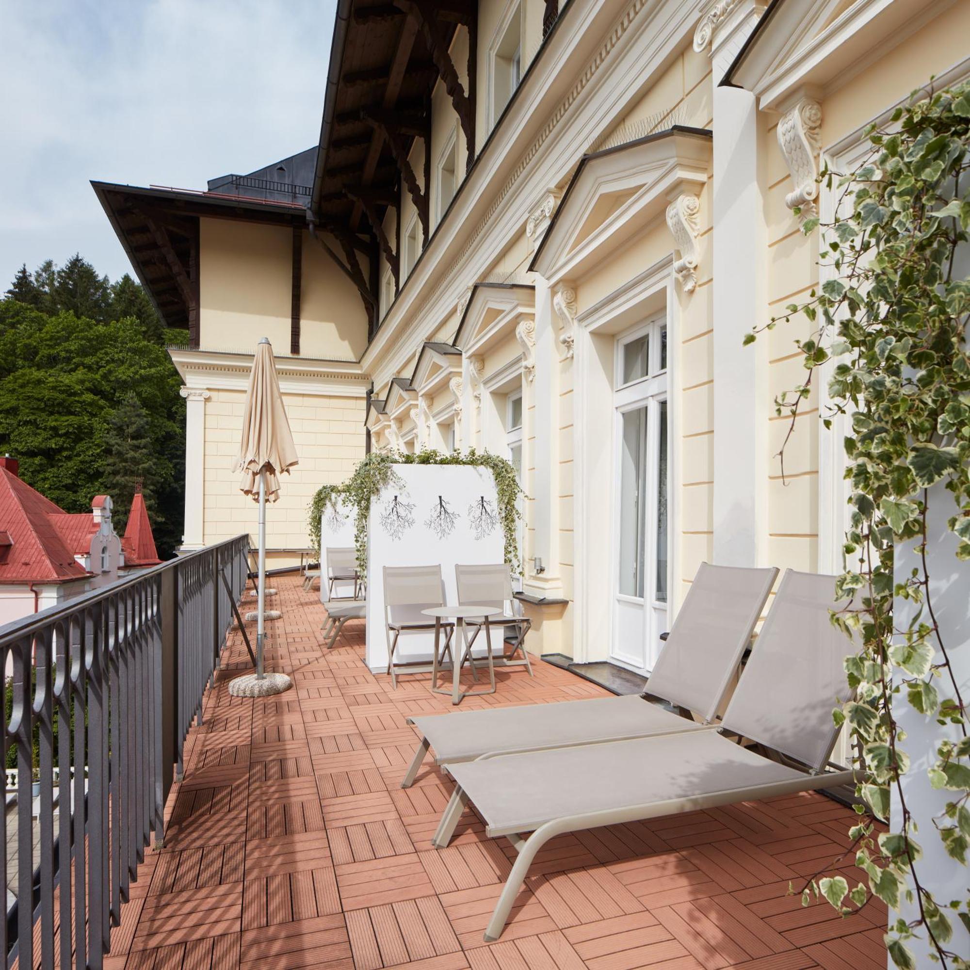 Falkensteiner Spa Resort Marianske Lazne Exterior photo The terrace